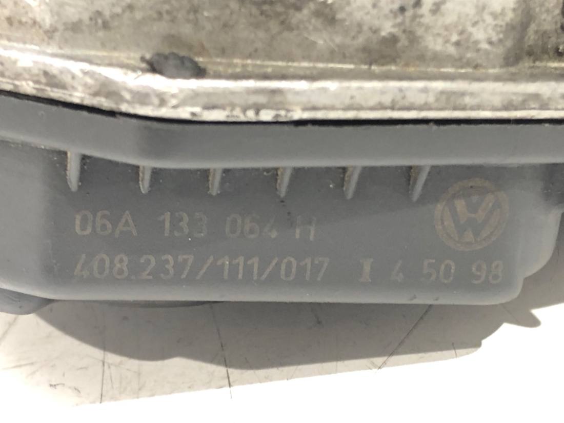 Дросельна заслінка Volkswagen New Beetle 06А133064 — фото деталі 5