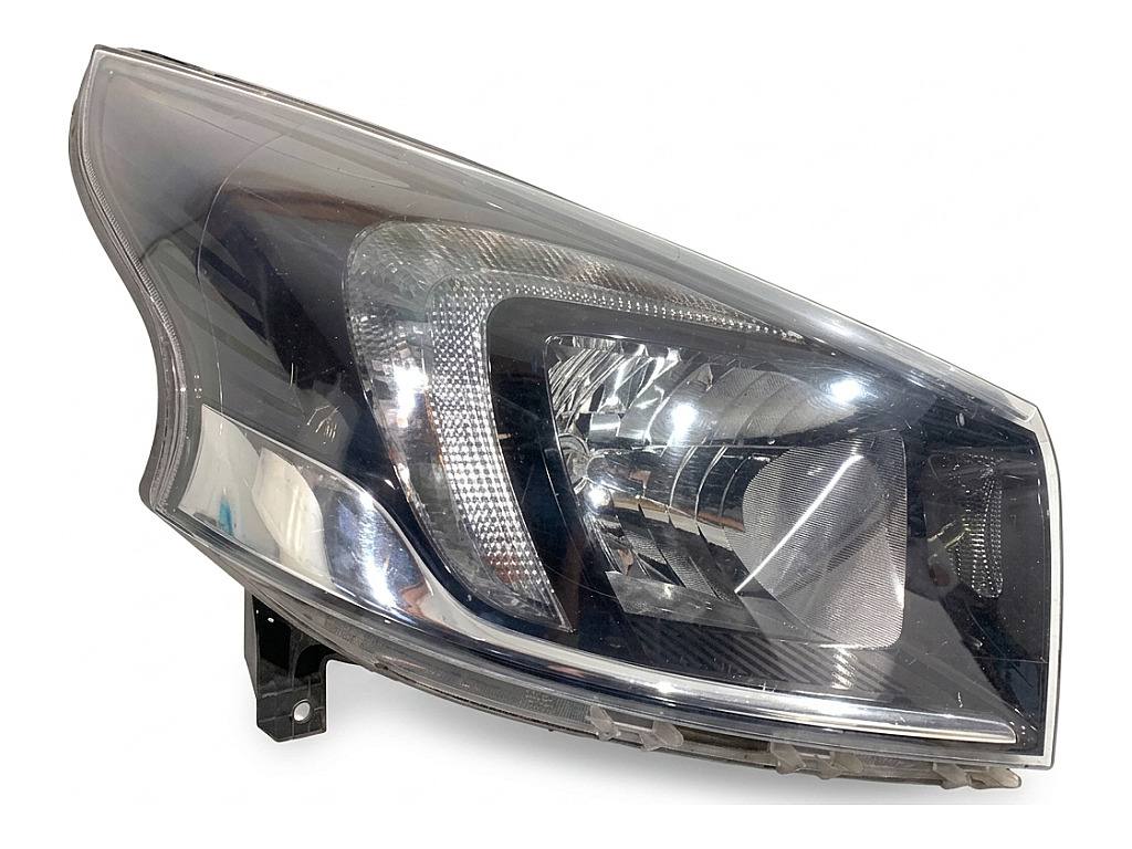 Фара передняя правая Opel Vivaro 260107798R