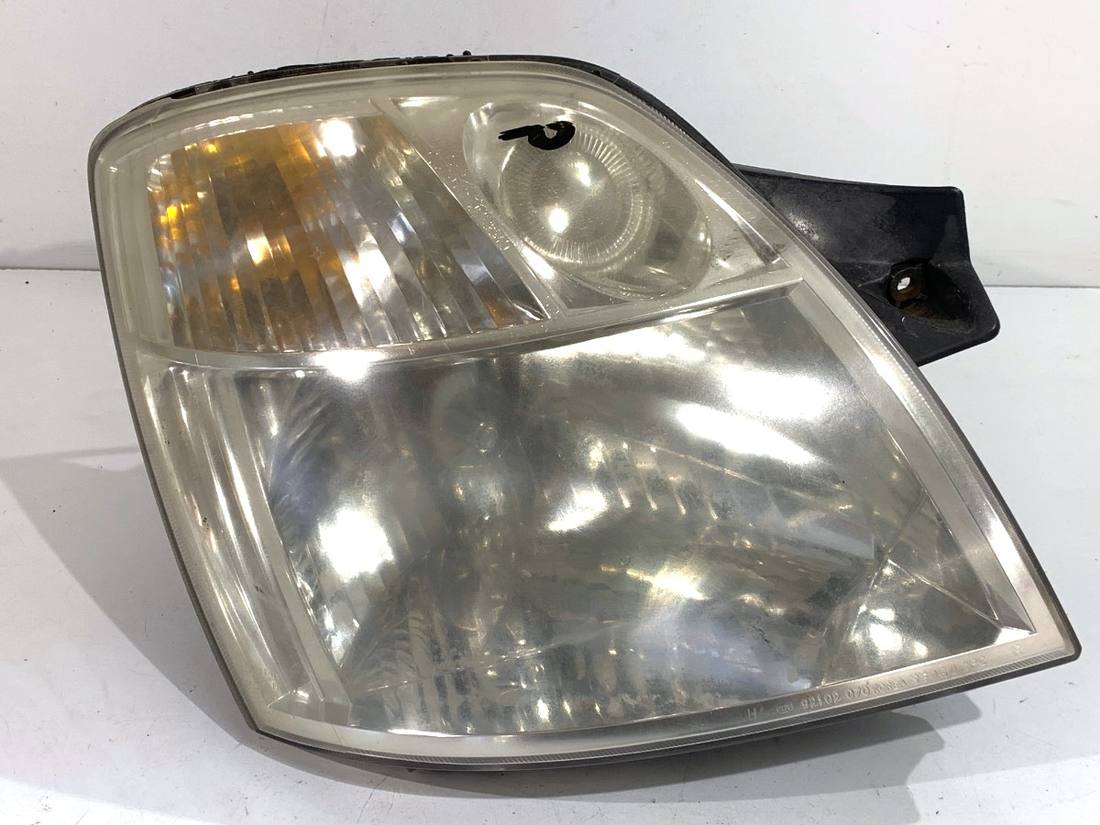 Фара передня права Kia Picanto 92102-070
