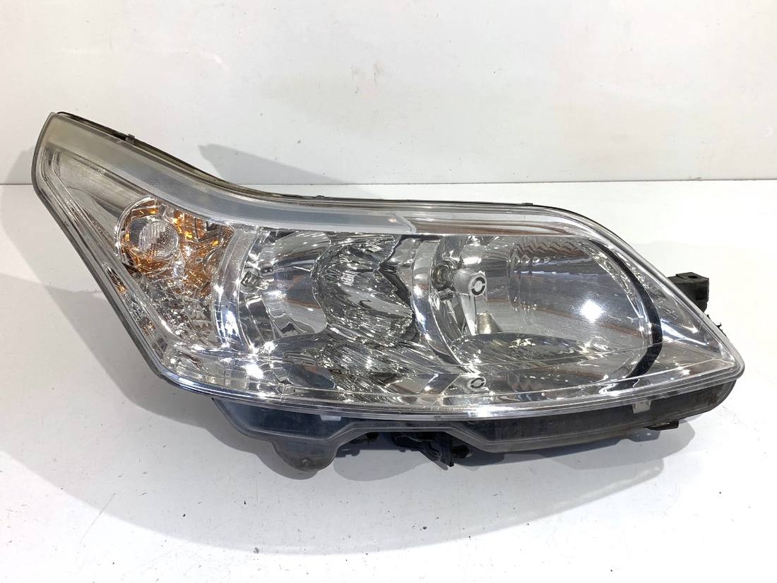 Фара передняя правая Citroen C4 89037600A