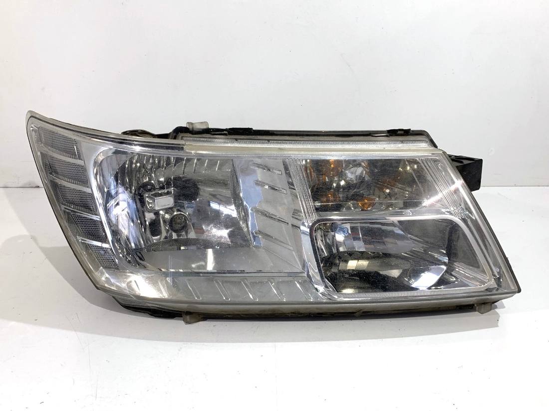 Фара передняя правая Dodge Journey 05067788AC