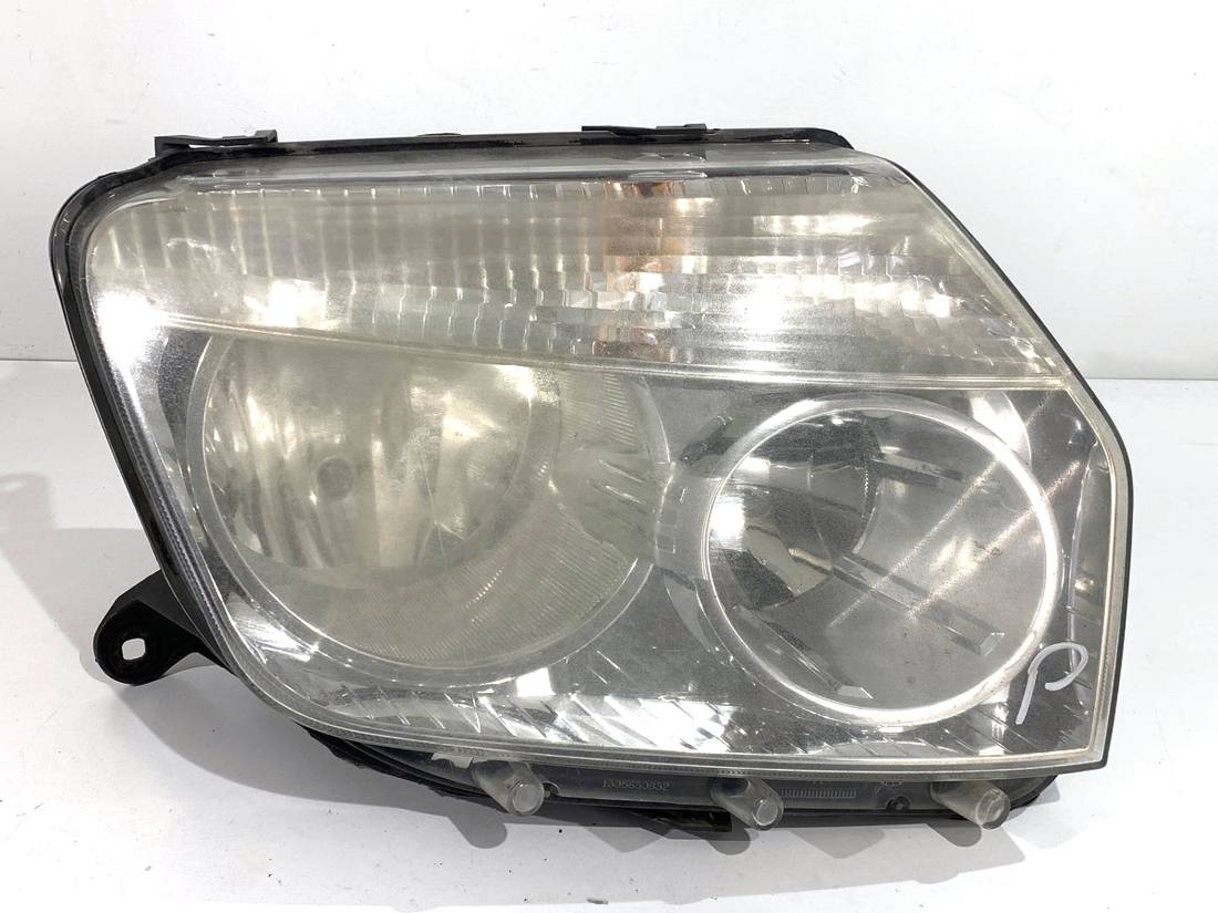 Фара передня права Dacia Duster 260100067R