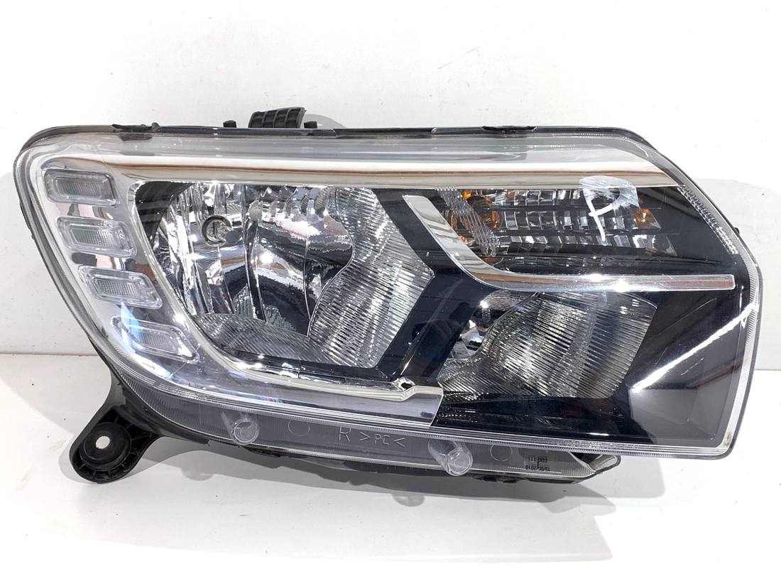 Фара передняя правая Dacia Logan 260105925R