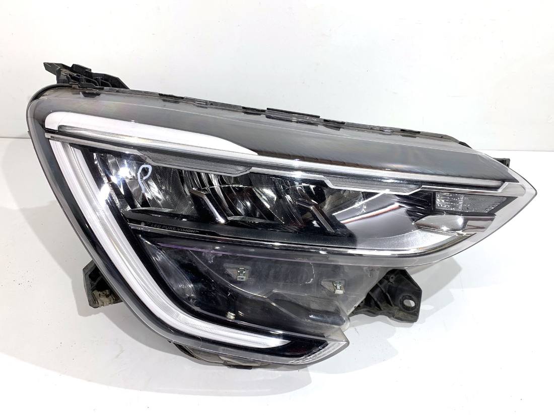 Фара передня права Renault Arkana 260102483R