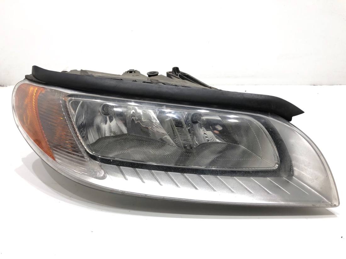 Фара передня права Volvo V70 31214352