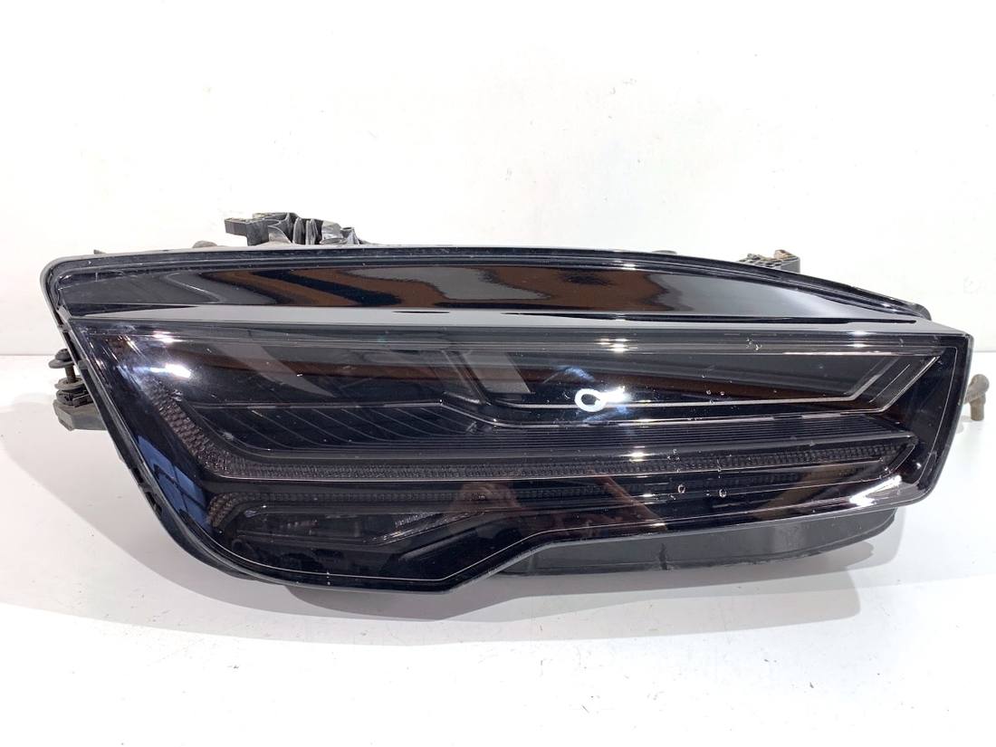 Фара передня права Audi A7 4G 4G8941036B
