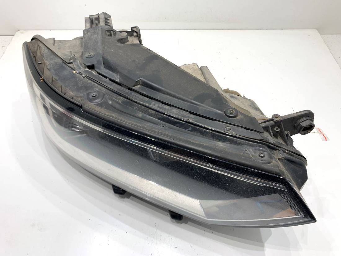 Фара передня права Volkswagen Passat B8 3G1941006B — фото деталі 2