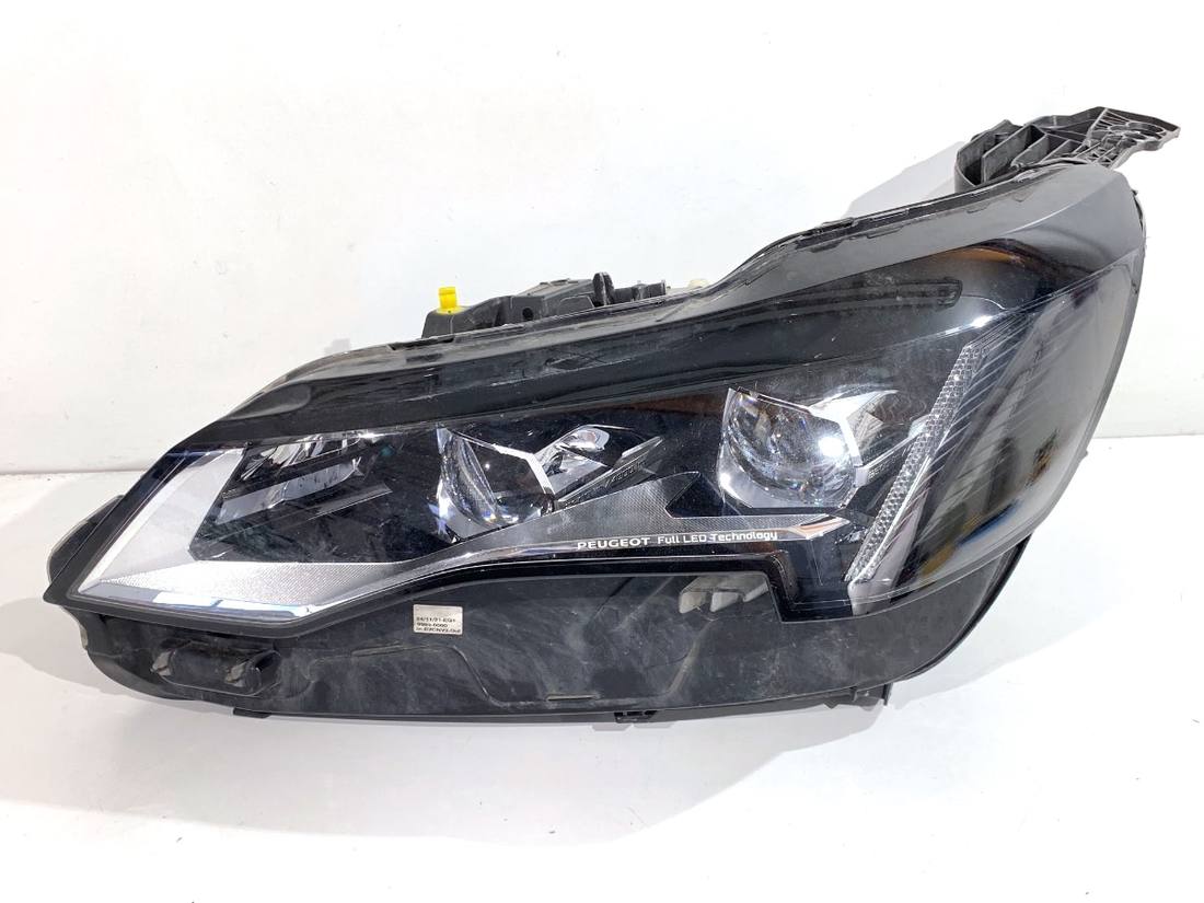 Фара передня ліва Peugeot 3008 9836230680