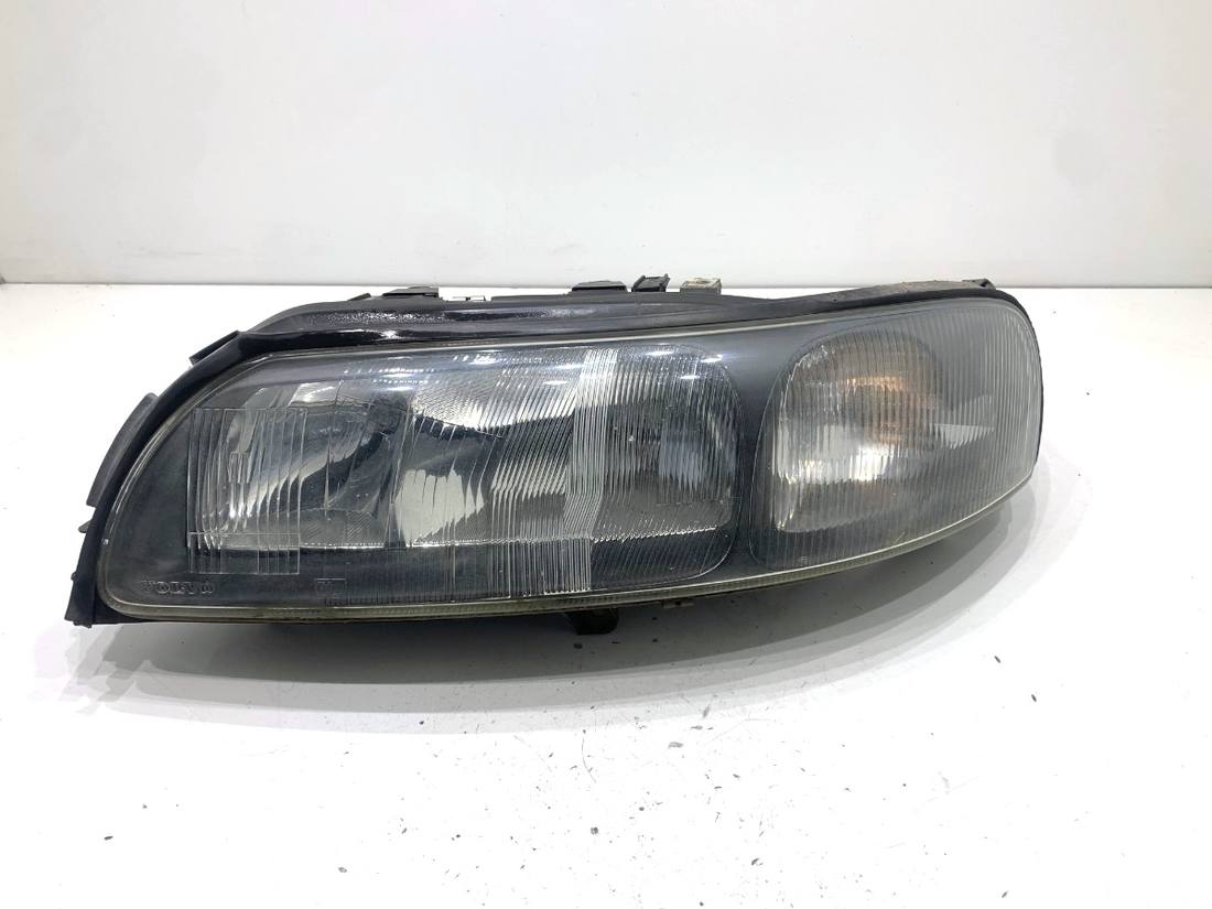 Фара передня ліва Volvo V70 8693567