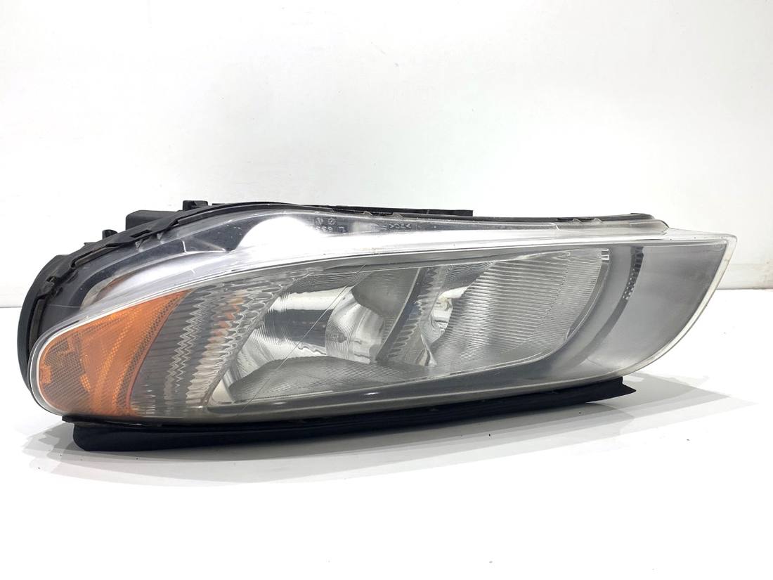 Фара передня ліва Volvo V70 31214351