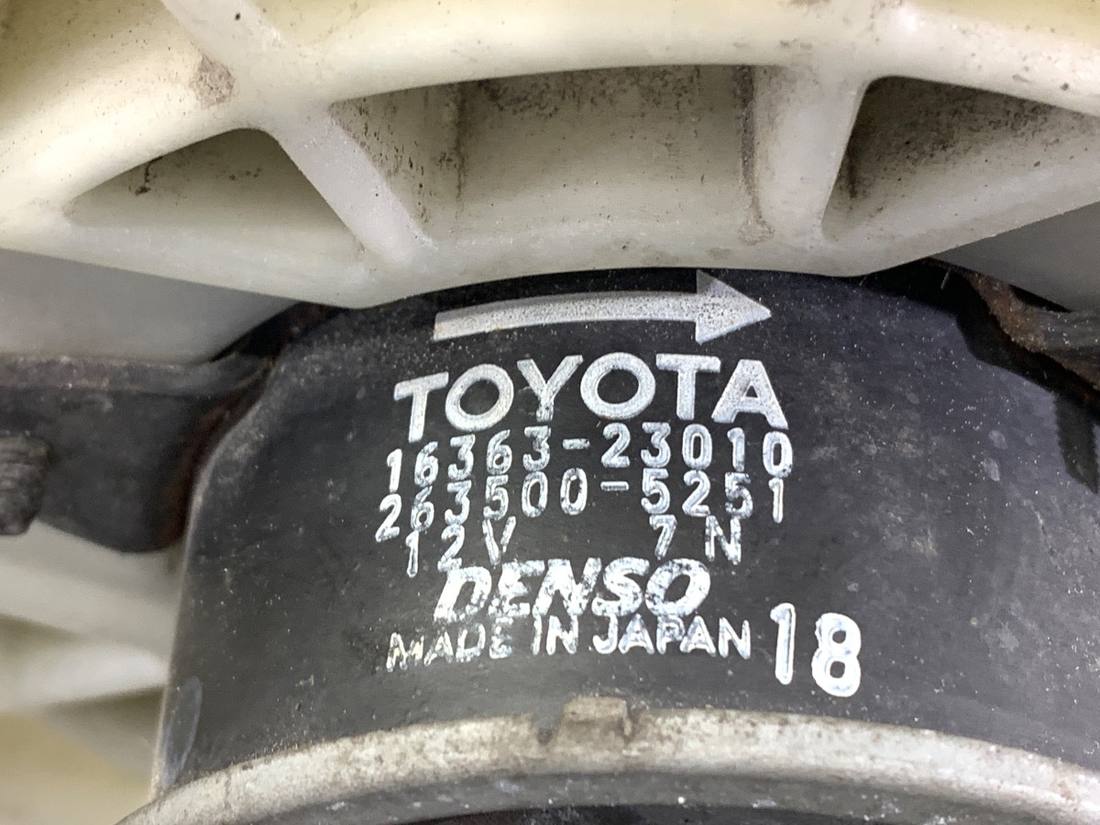 Вентилятор радіатора дифузор Toyota Yaris 4 16363-23010 — фото деталі 7