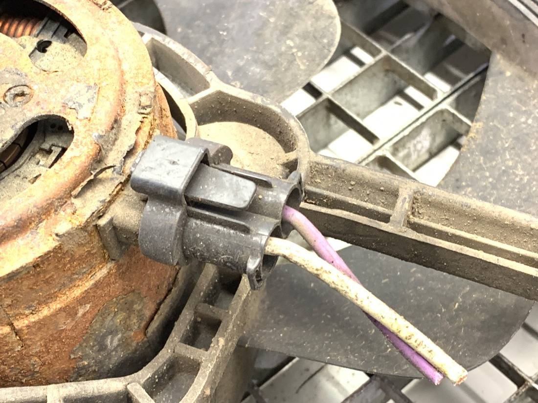 Вентилятор радіатора дифузор Renault Trafic 8200151873 — фото деталі 6
