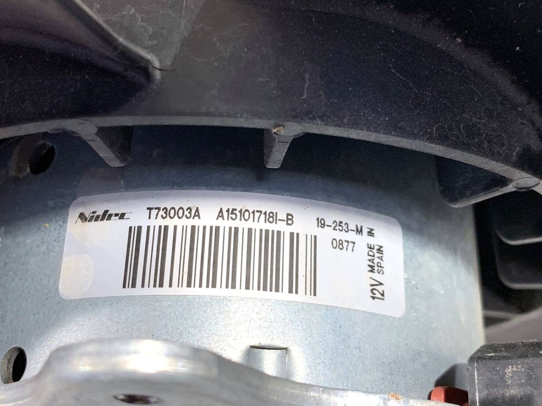 Вентилятор радіатора дифузор Ford ECOSPORT T73003A — фото деталі 4