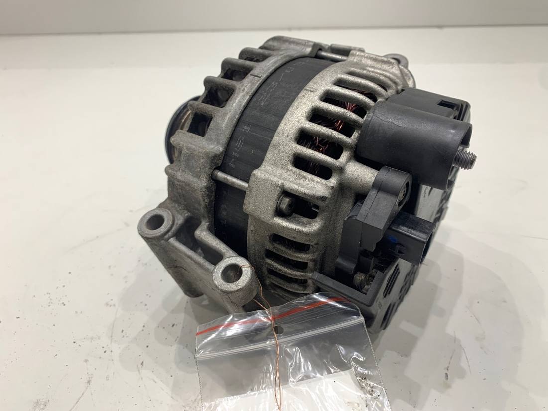 Генератор Audi A4 B8 06H903017T — фото детали 3