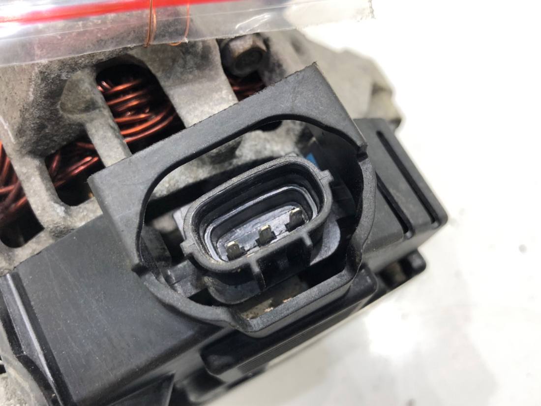 Генератор Kia Picanto 37300-04335 — фото деталі 3