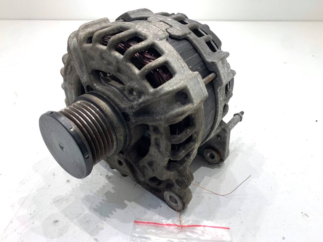 Генератор Volkswagen Golf 7 03L903023K
