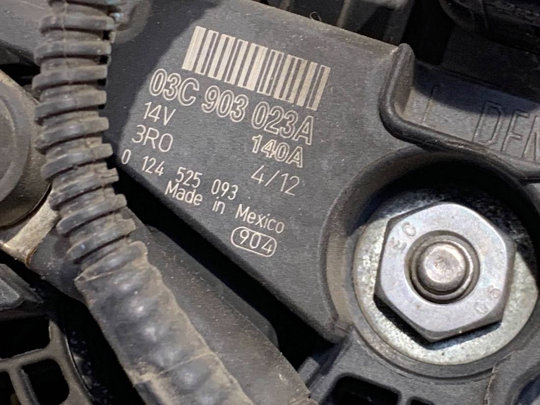 Генератор Volkswagen Jetta 03C903023A — фото детали 4
