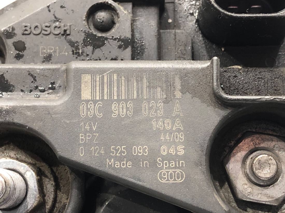 Генератор Volkswagen Scirocco 03C903023A — фото деталі 4
