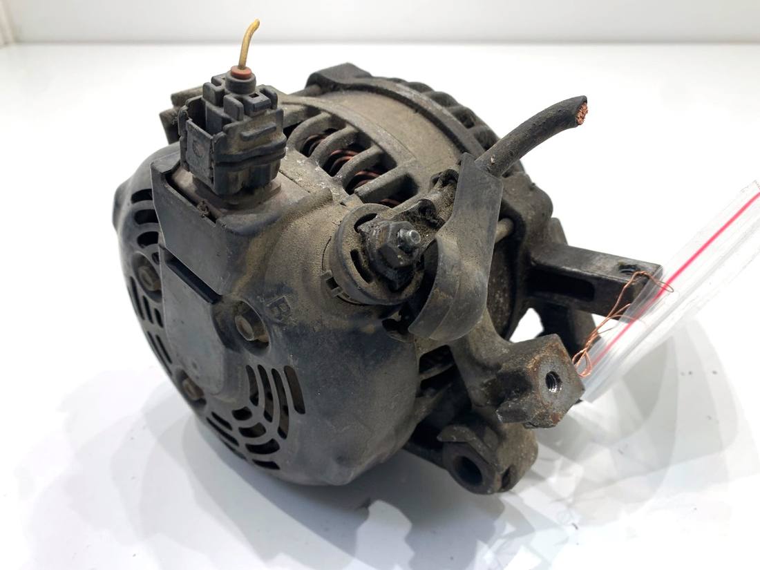Генератор Toyota Yaris 4 27060-0Y130 — фото детали 2
