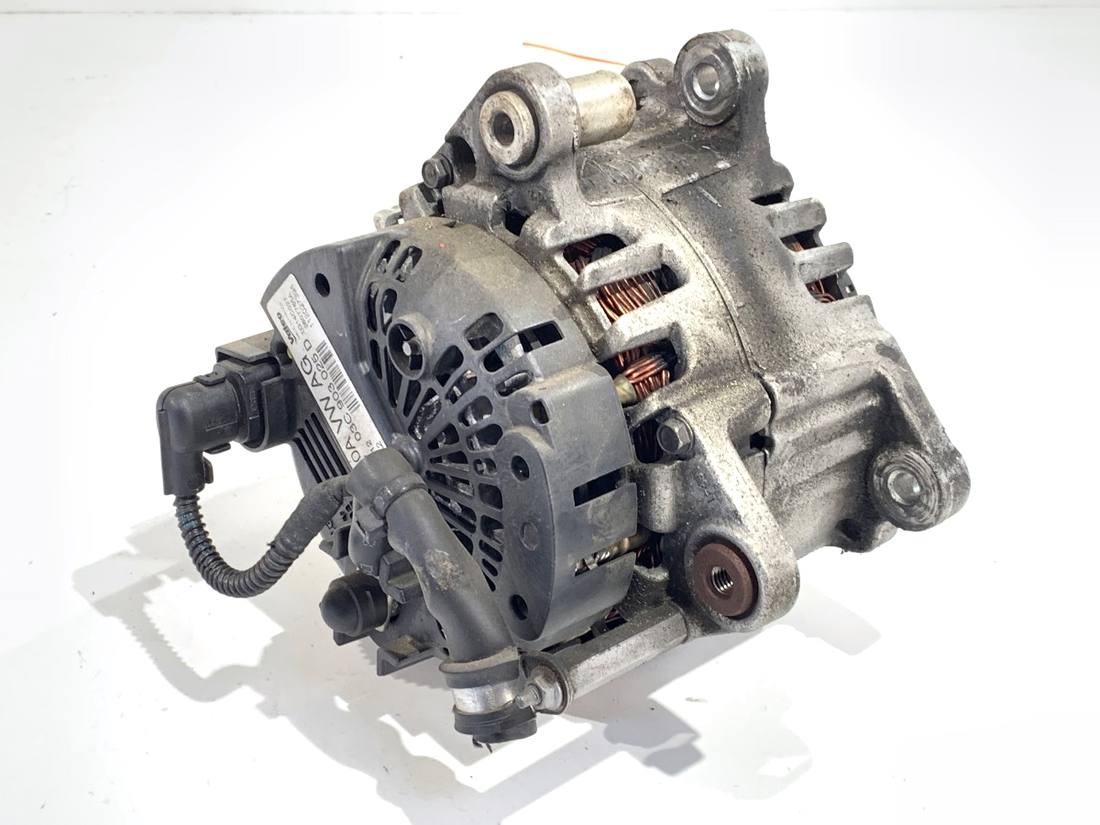 Генератор Volkswagen Golf 5 03C903025D — фото детали 2