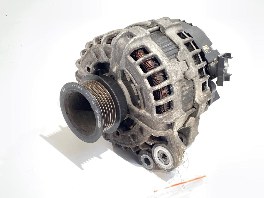 Генератор Volvo V40 30659580