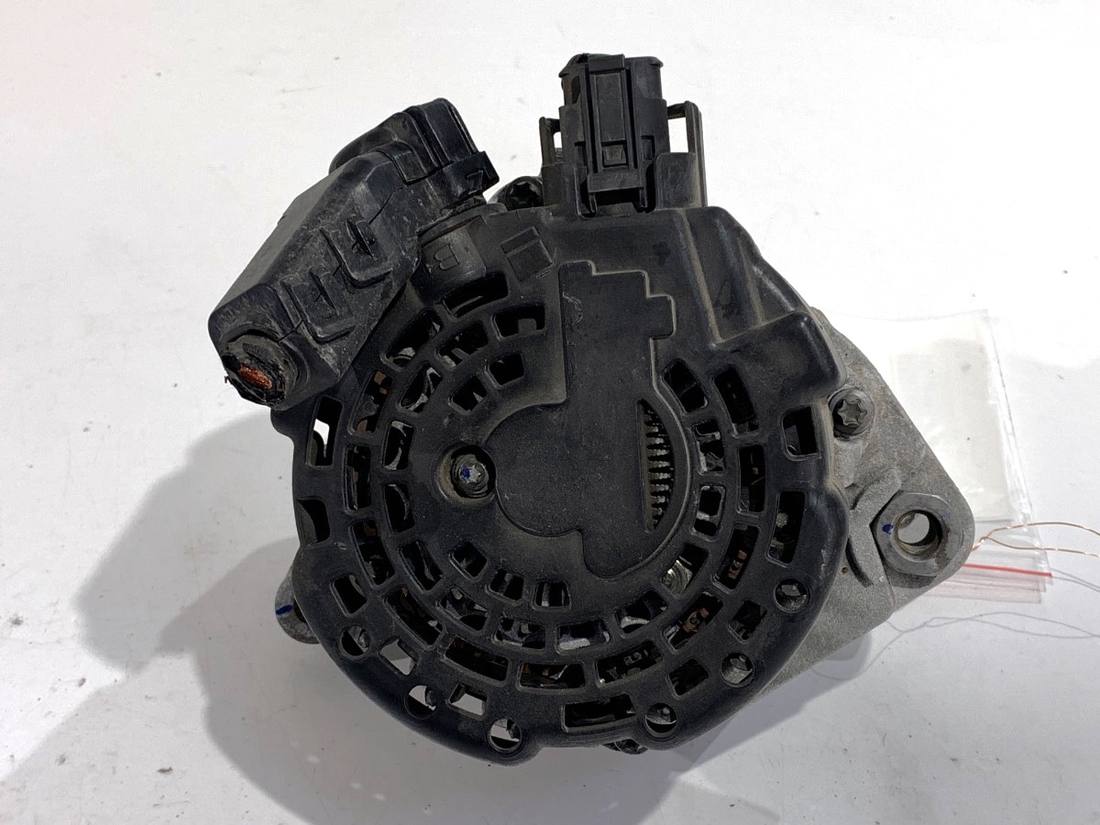 Генератор Hyundai Kona 37300-04950 — фото детали 3