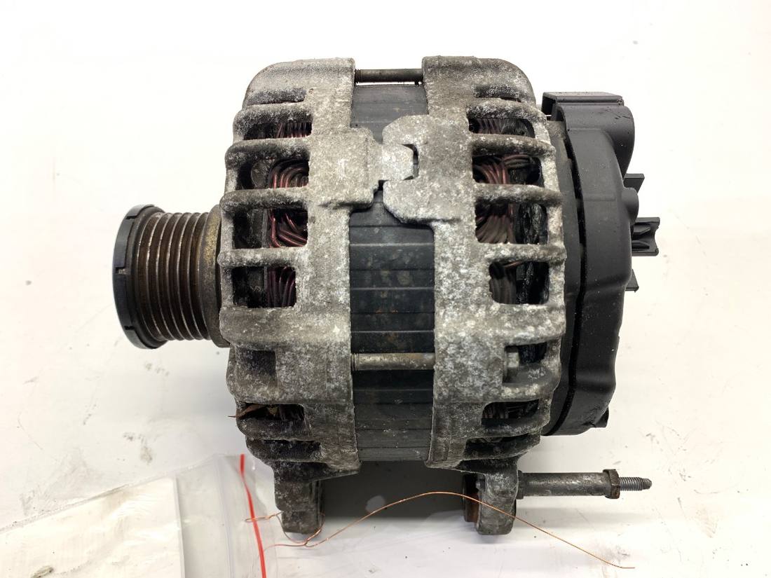 Генератор Volkswagen Golf 7 03L903023K