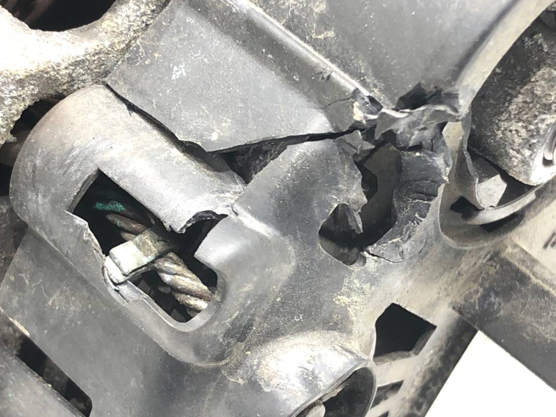 Генератор Renault Clio 231008040R — фото деталі 3