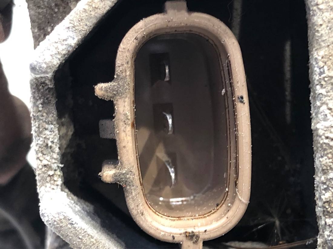 Генератор Nissan Tiida 23100EM01B — фото деталі 4