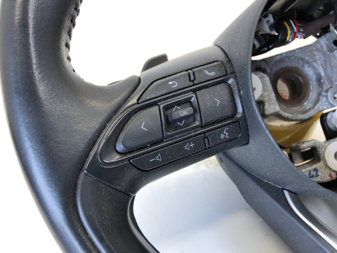 Руль Toyota Yaris 3 — фото детали 3
