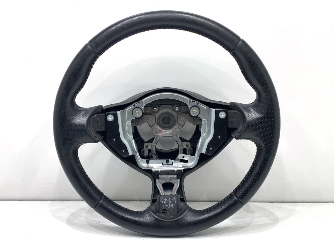 Руль Nissan Juke 484301KB3C