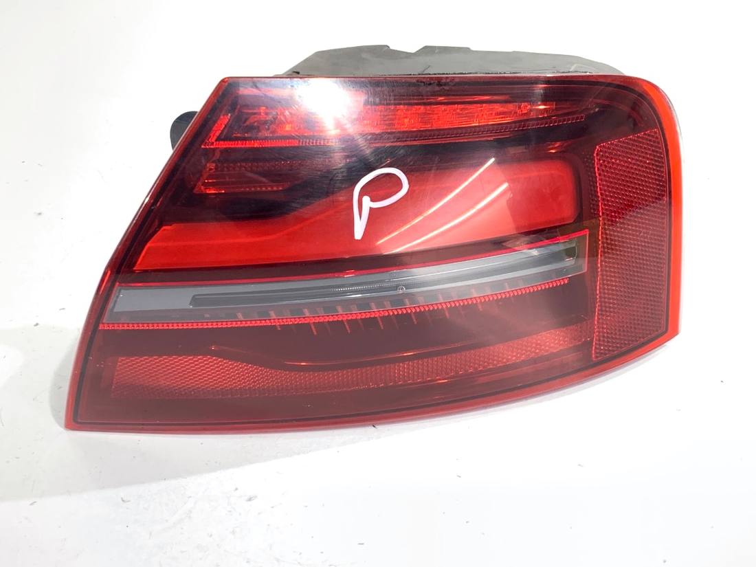 Фонарь задний правый Audi A8 D4 4H0945096M