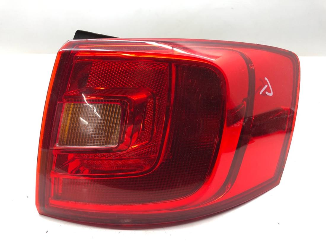 Фонарь задний правый Volkswagen Jetta 5C6945096E