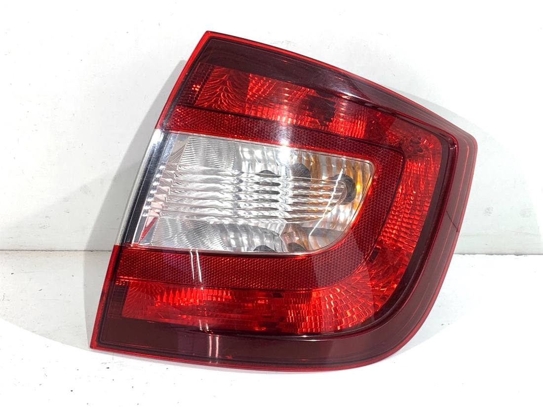 Ліхтар задній правий Skoda Rapid 5JH945208