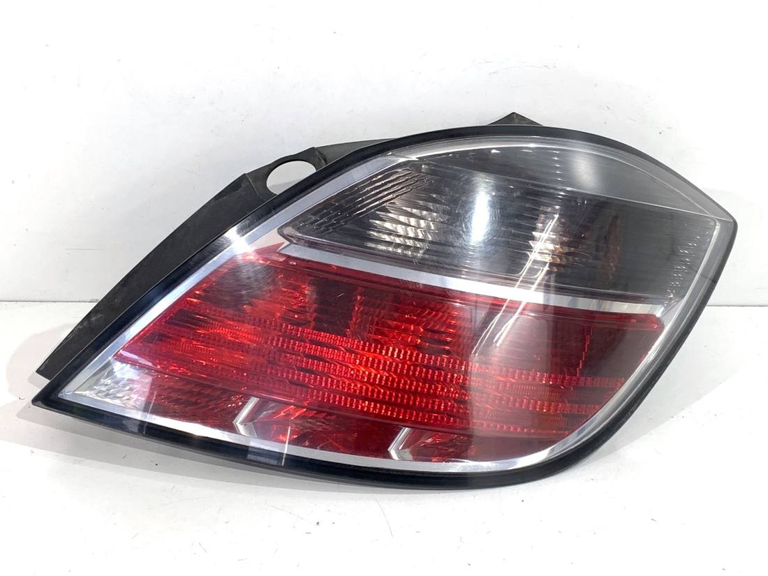 Ліхтар задній правий Opel Astra H 13222325