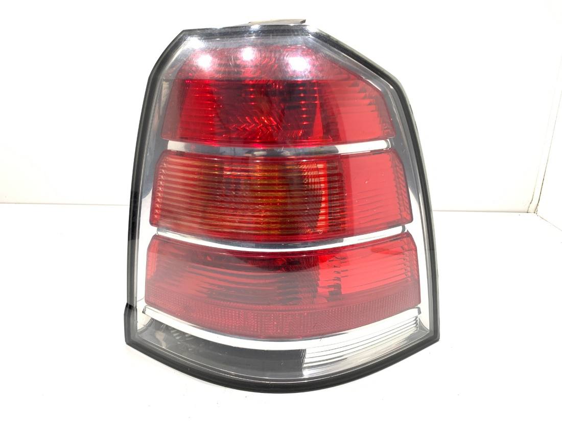 Ліхтар задній правий Opel Zafira B 24451843