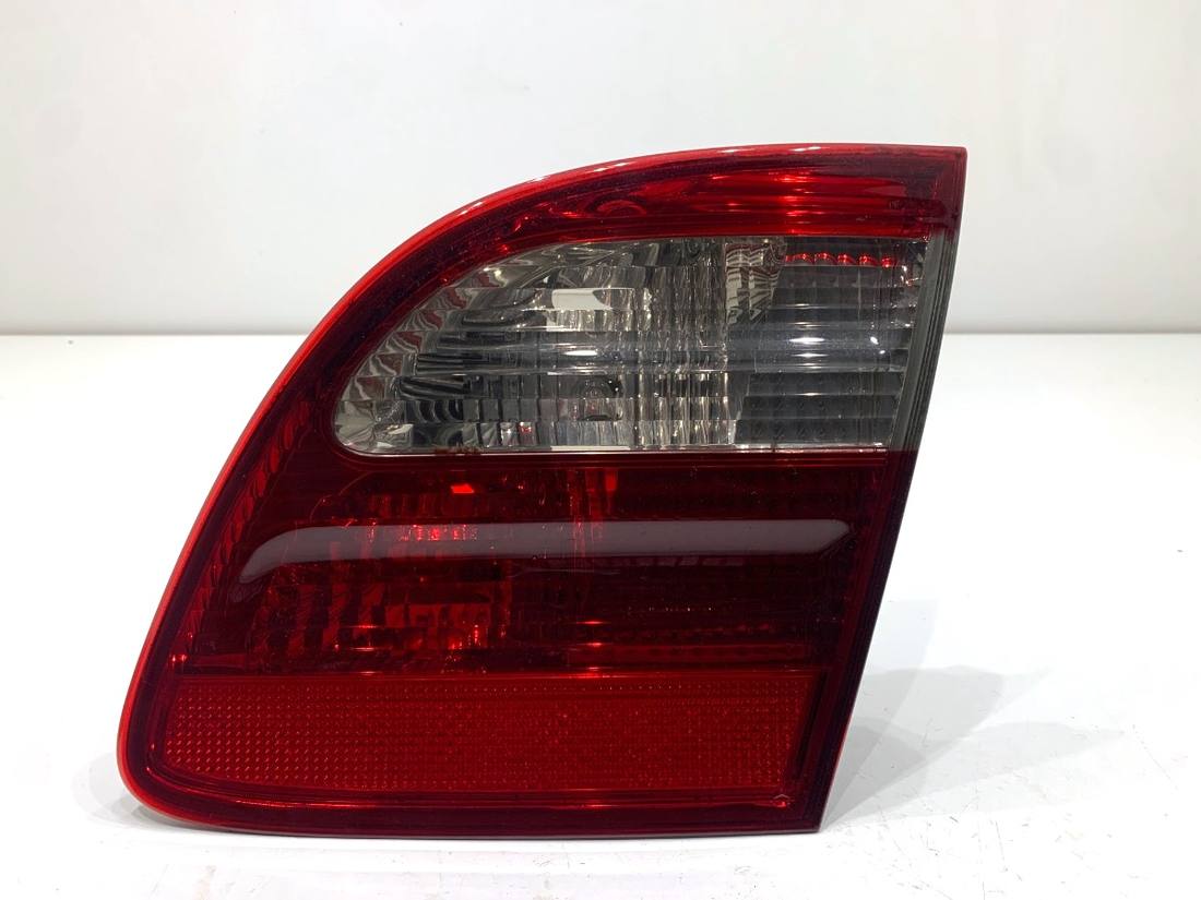 Фонарь задний правый Mercedes E W211 A2118201464