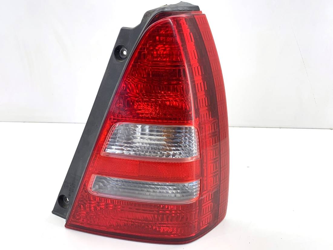 Фонарь задний правый Subaru Forester 220-20762