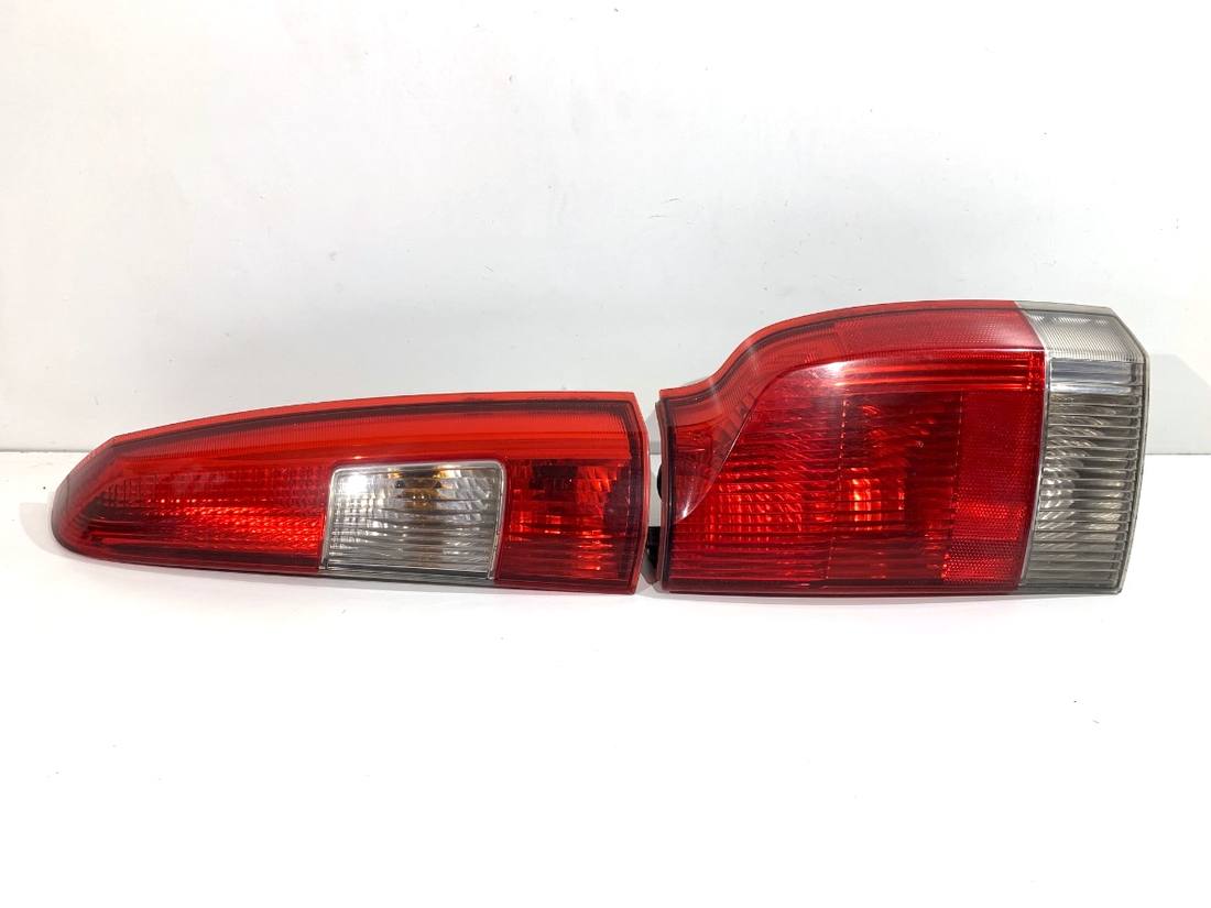 Ліхтар задній правий Volvo V70 9154494 9154498