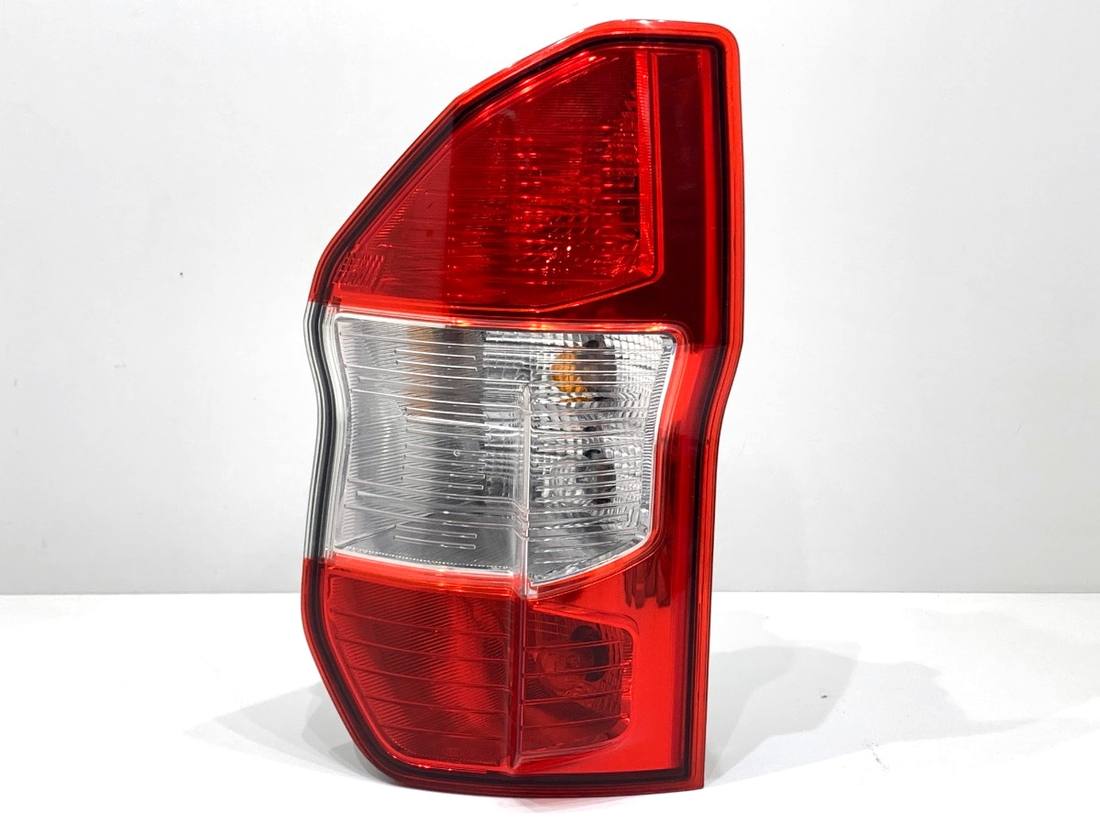 Ліхтар задній правий Ford Tourneo courier ET76-13N004-AD
