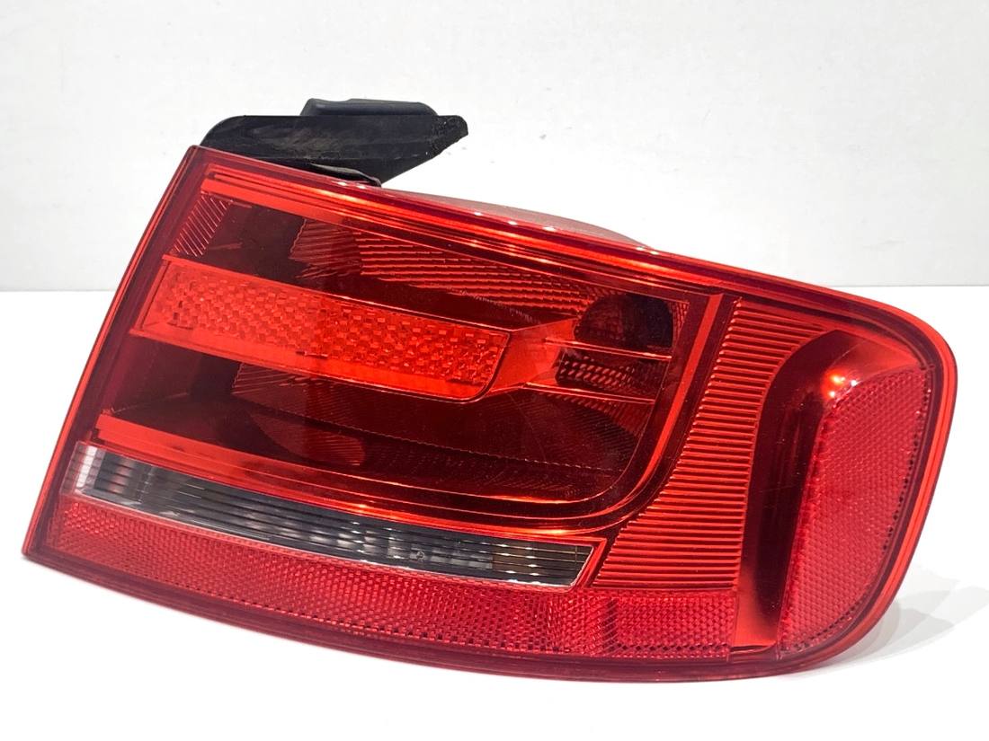 Ліхтар задній правий Audi A4 B8