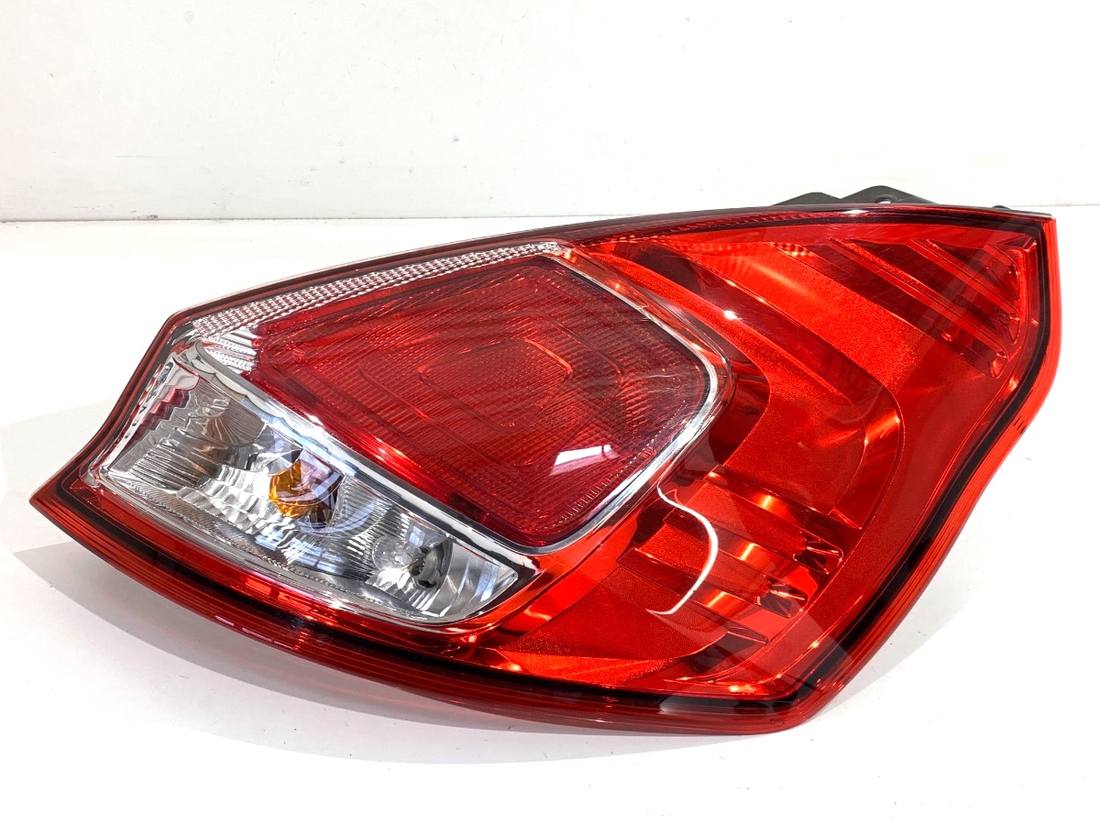 Фонарь задний правый Ford Fiesta C1BB-13404-AE