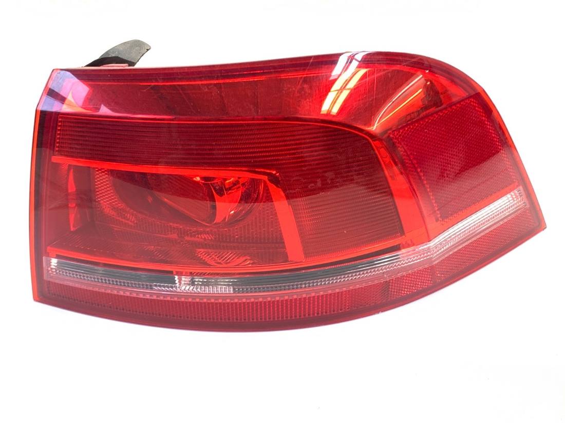 Ліхтар задній правий Volkswagen Passat B7 3AF945096C
