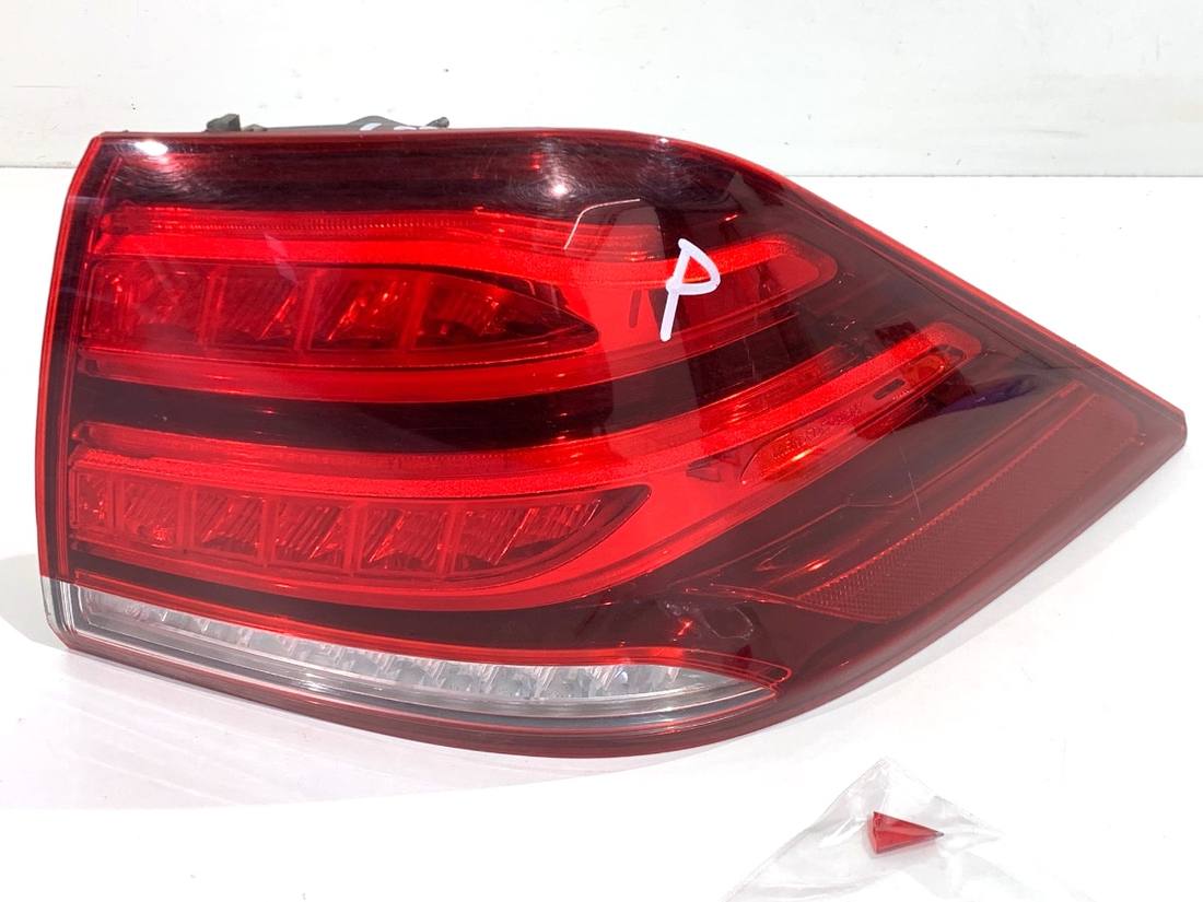 Ліхтар задній правий Mercedes GLE V167 A1669065601