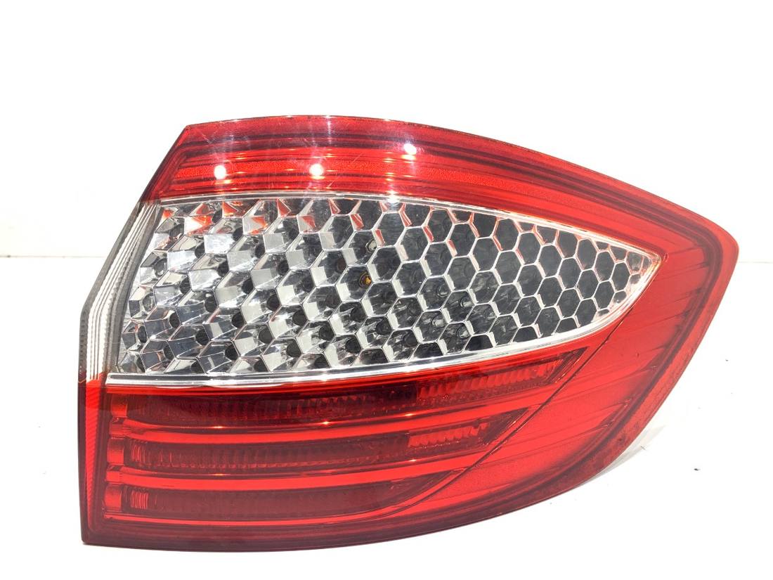 Фонарь задний правый Ford Mondeo 7S71-13404-B