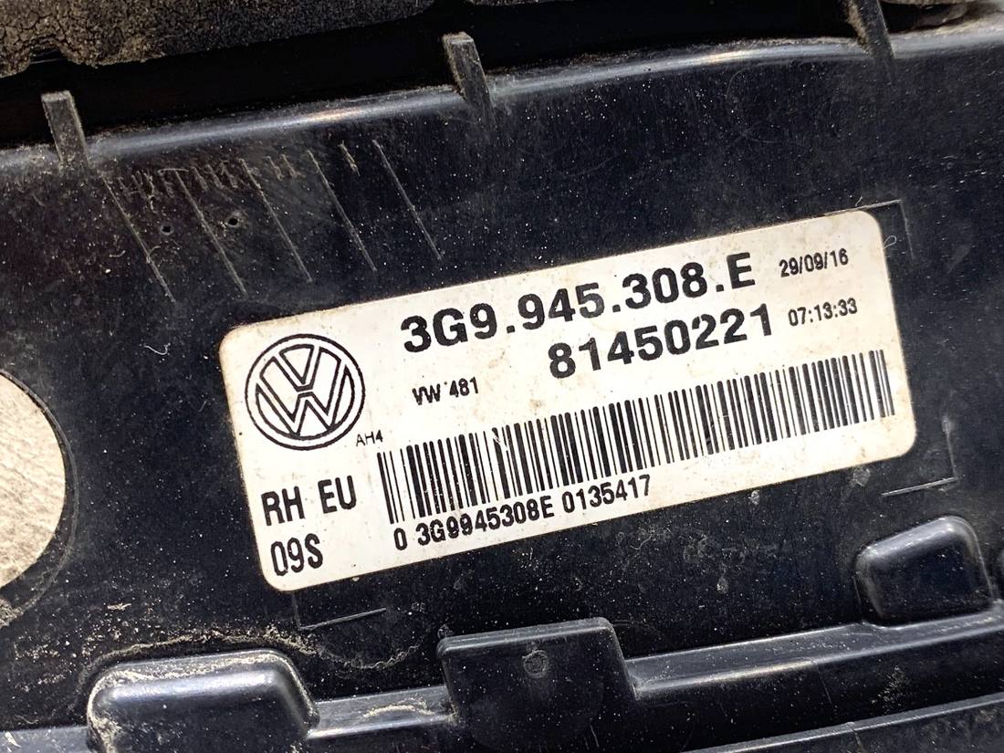 Ліхтар задній правий Volkswagen Passat B8 — фото деталі 4