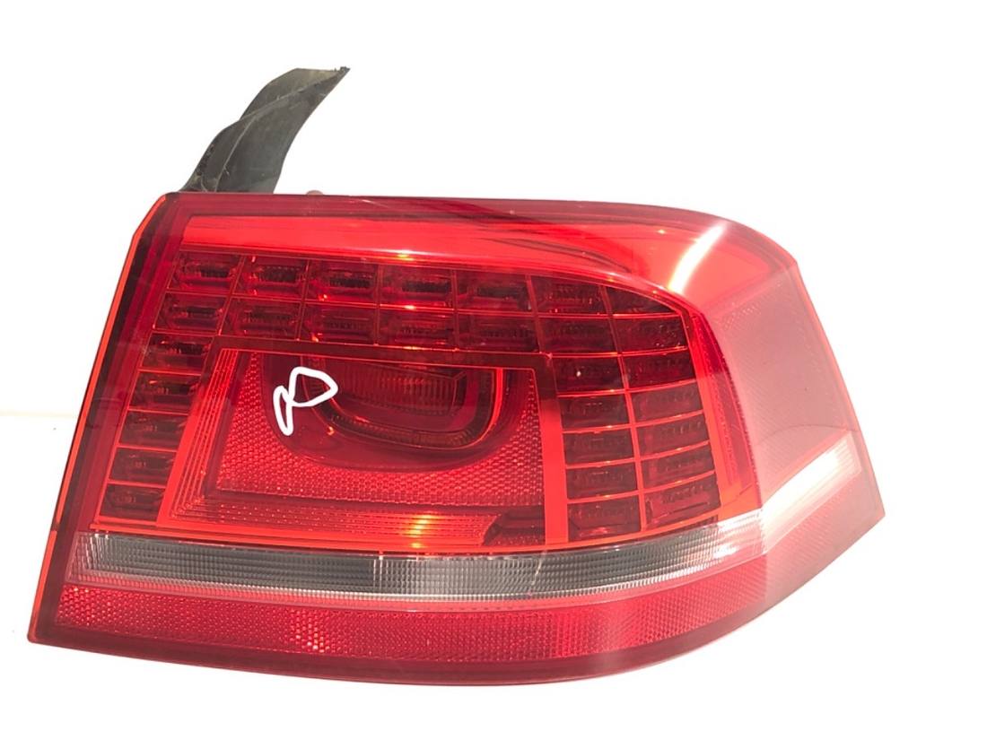 Ліхтар задній правий Volkswagen Passat B7 4AE945310