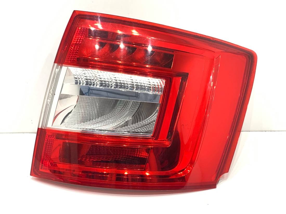 Ліхтар задній правий Skoda Octavia 3 5E9945096B