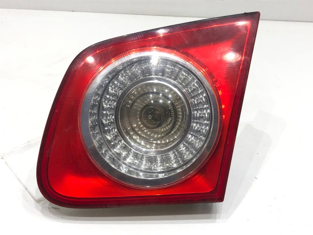 Ліхтар задній правий Volkswagen Jetta 1K5945094