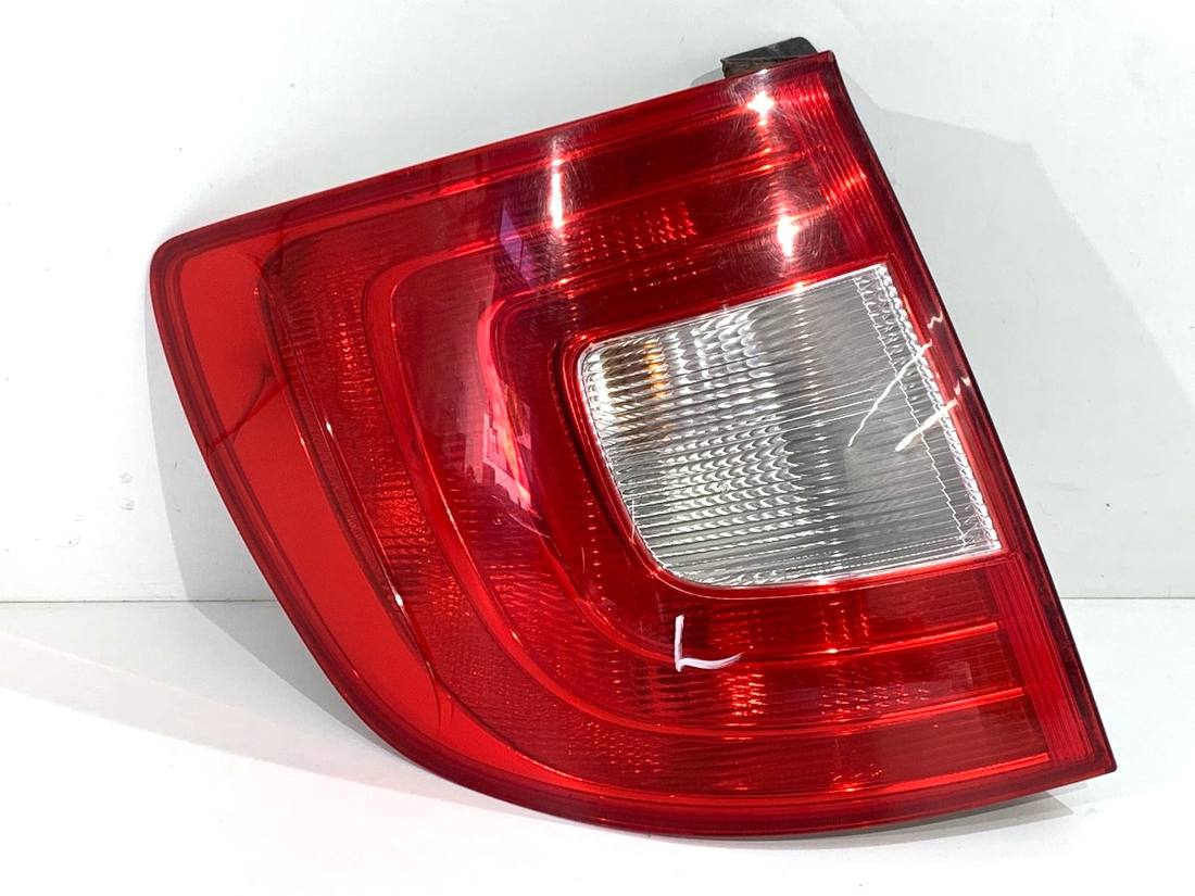 Ліхтар задній лівий Skoda Superb 2 3T9945095L